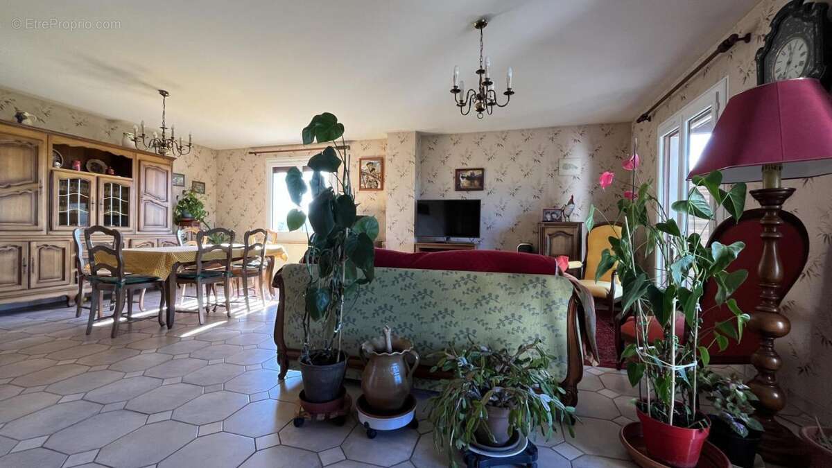 Maison à ETANG-SUR-ARROUX