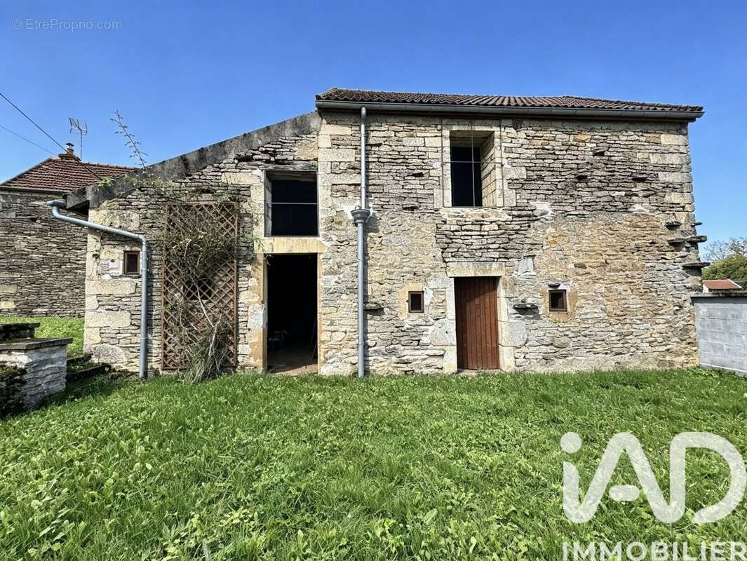 Maison 98 m² à Vassy  - photo 2