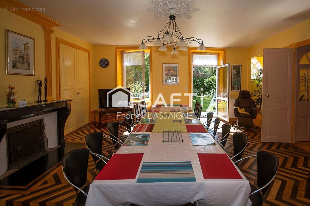 Maison 387 m² à Ambert  - photo 4