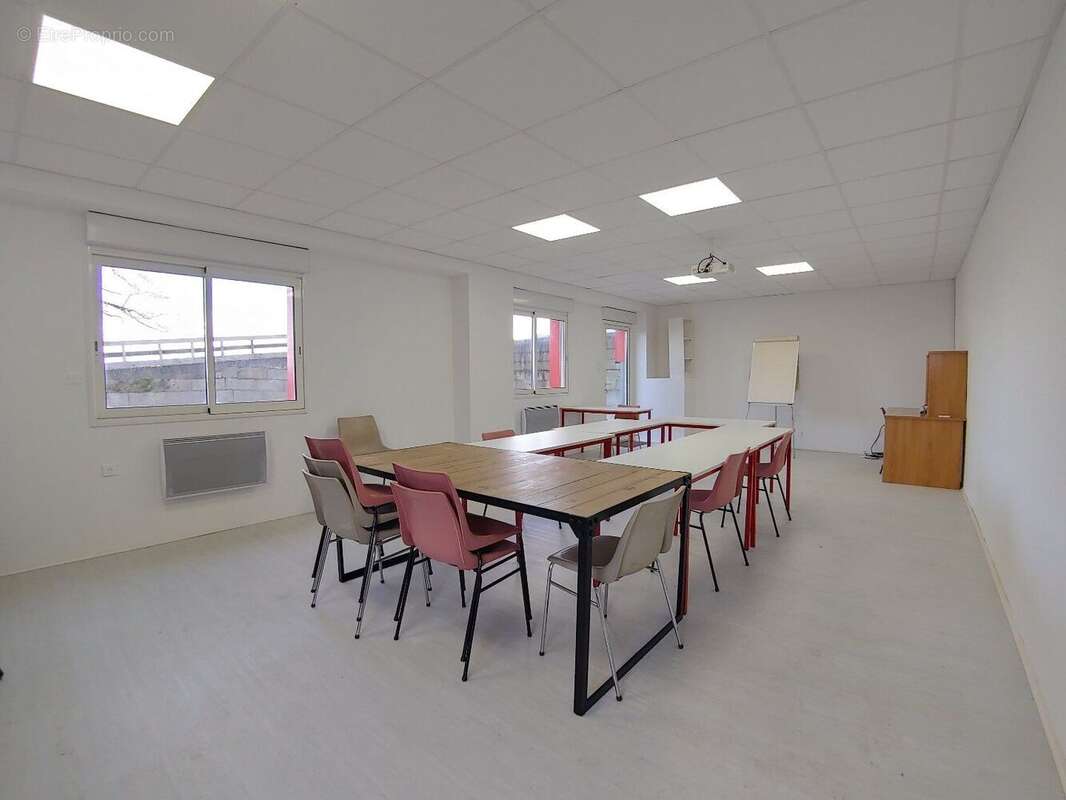 Atelier Pro 2006 + bureaux  - Rodez - photo 2