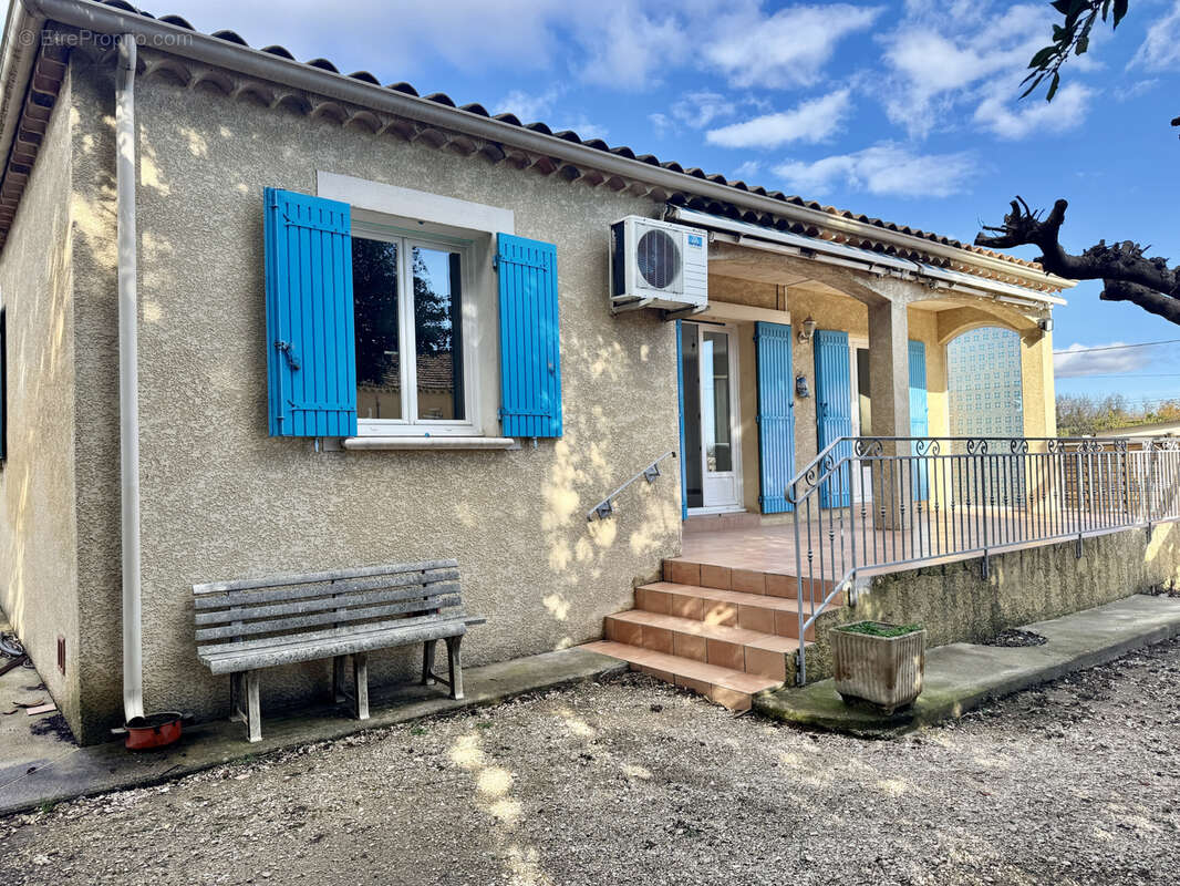 Maison à LAUDUN-L'ARDOISE