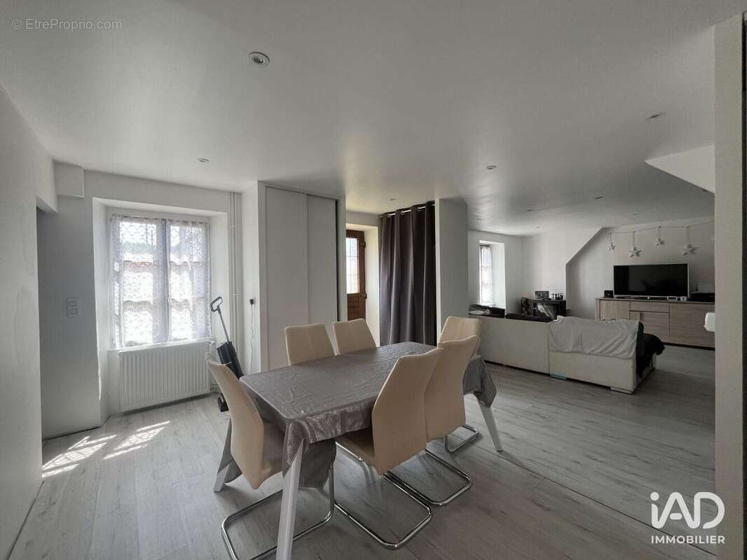 Photo 3 - Maison à CHATENAY-SUR-SEINE