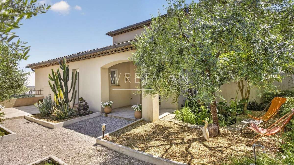 Maison à CHATEAUNEUF-GRASSE