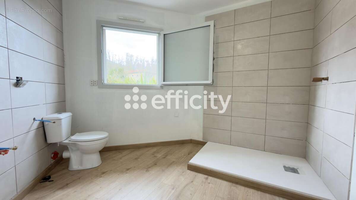 Appartement à SAINT-DONAT-SUR-L'HERBASSE