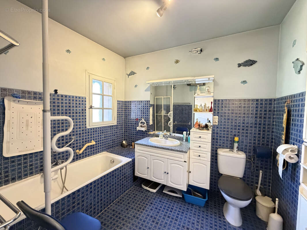A vendre maison t4 centre ville avec jardin et garage - 83470 saint maximin la sainte baume - photo 5