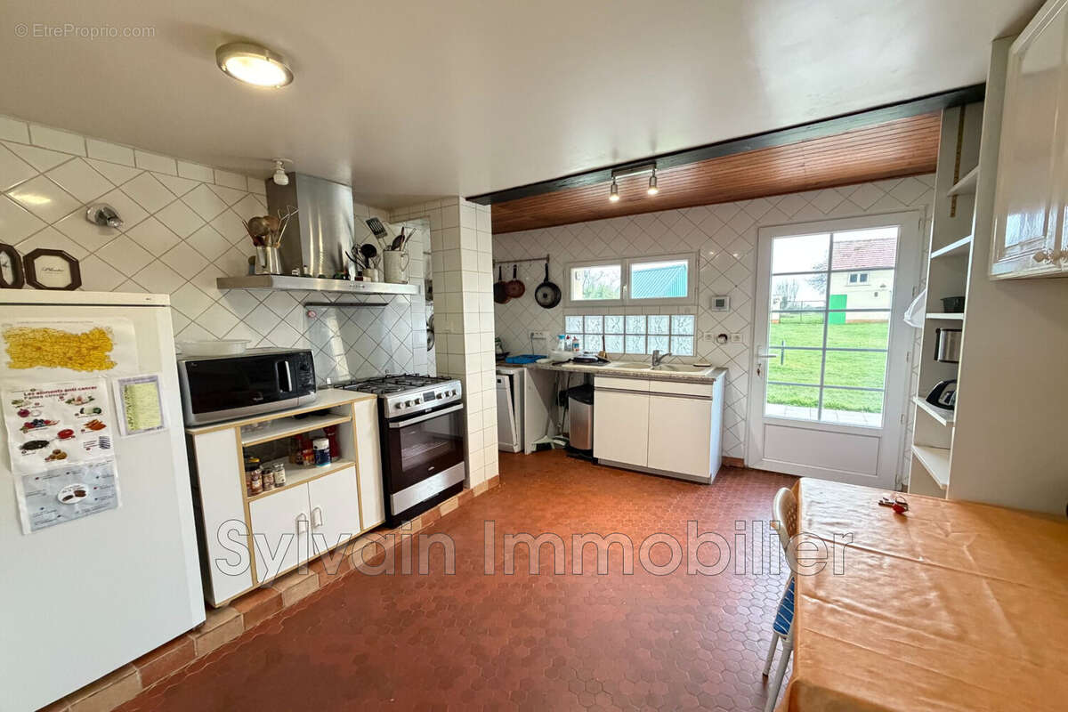 Maison à CREVECOEUR-LE-GRAND