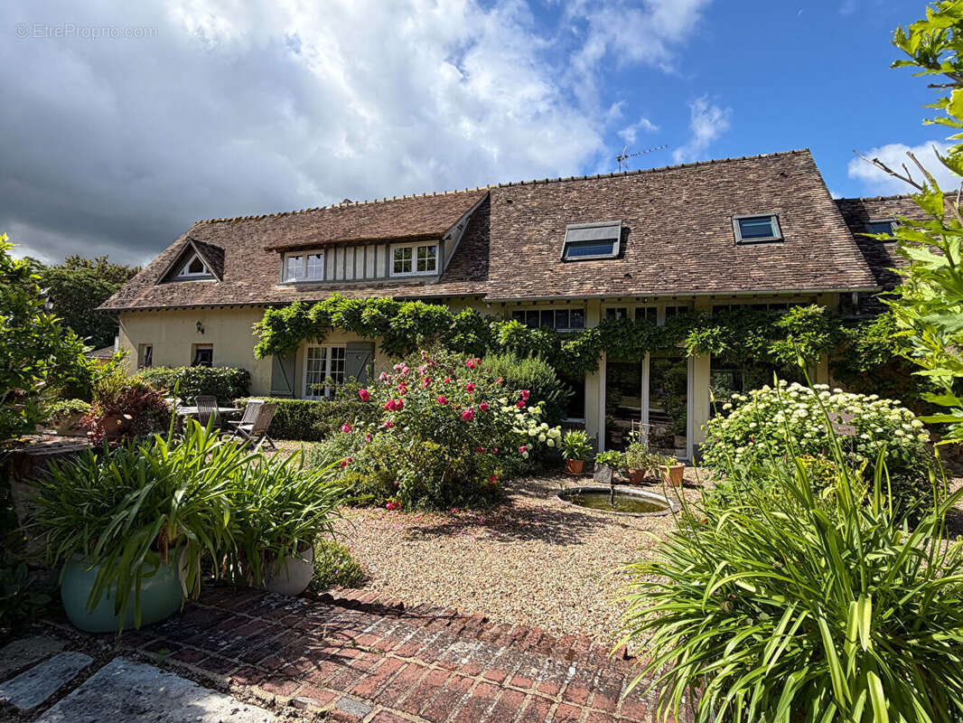 Maison à LA CROIX-SAINT-LEUFROY