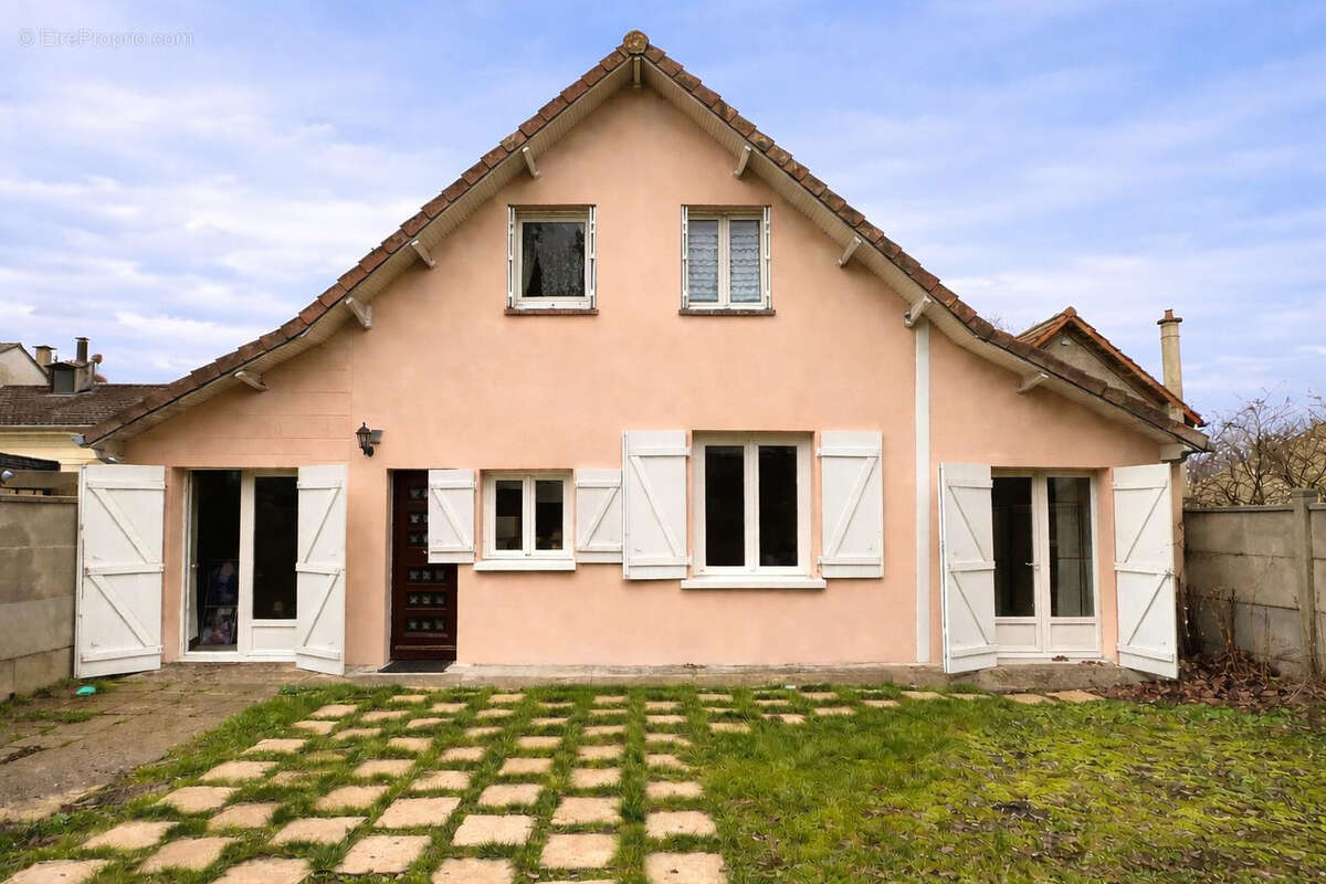 Maison à TREMBLAY-EN-FRANCE