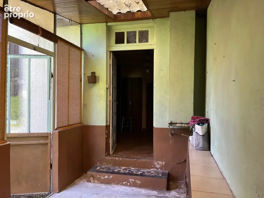 Coussac Bonneval Proche commerces, maison 5 pièces à rénover, garage et jardin. - photo 11