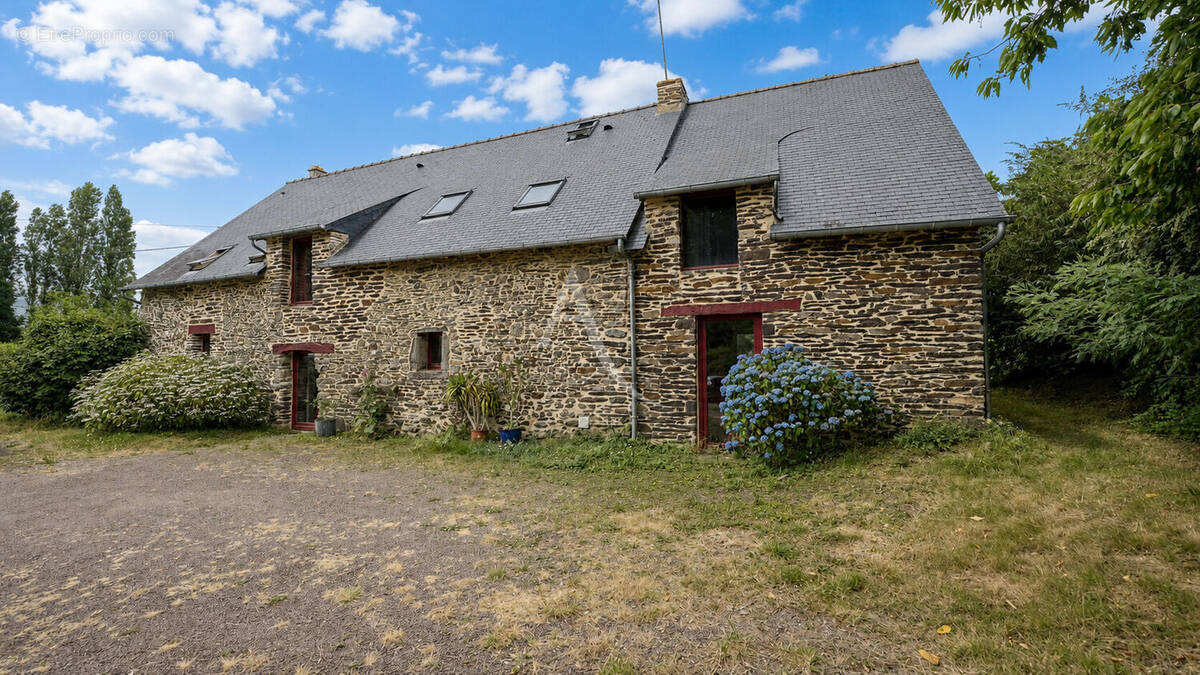 Maison à CAMPENEAC