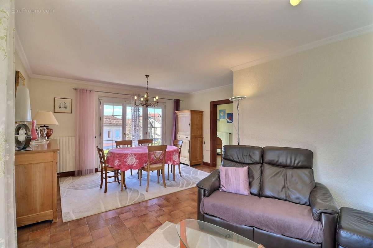 Maison à CRANVES-SALES