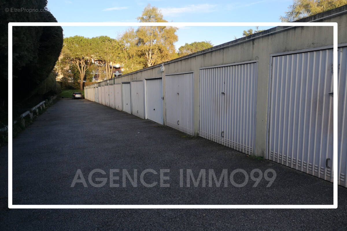 Parking à MANDELIEU-LA-NAPOULE