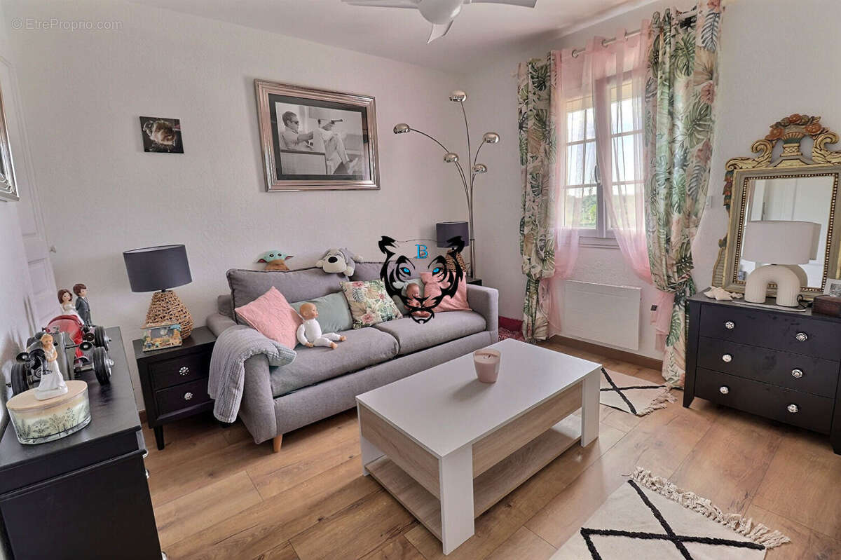 Maison à ROQUEBRUNE-SUR-ARGENS