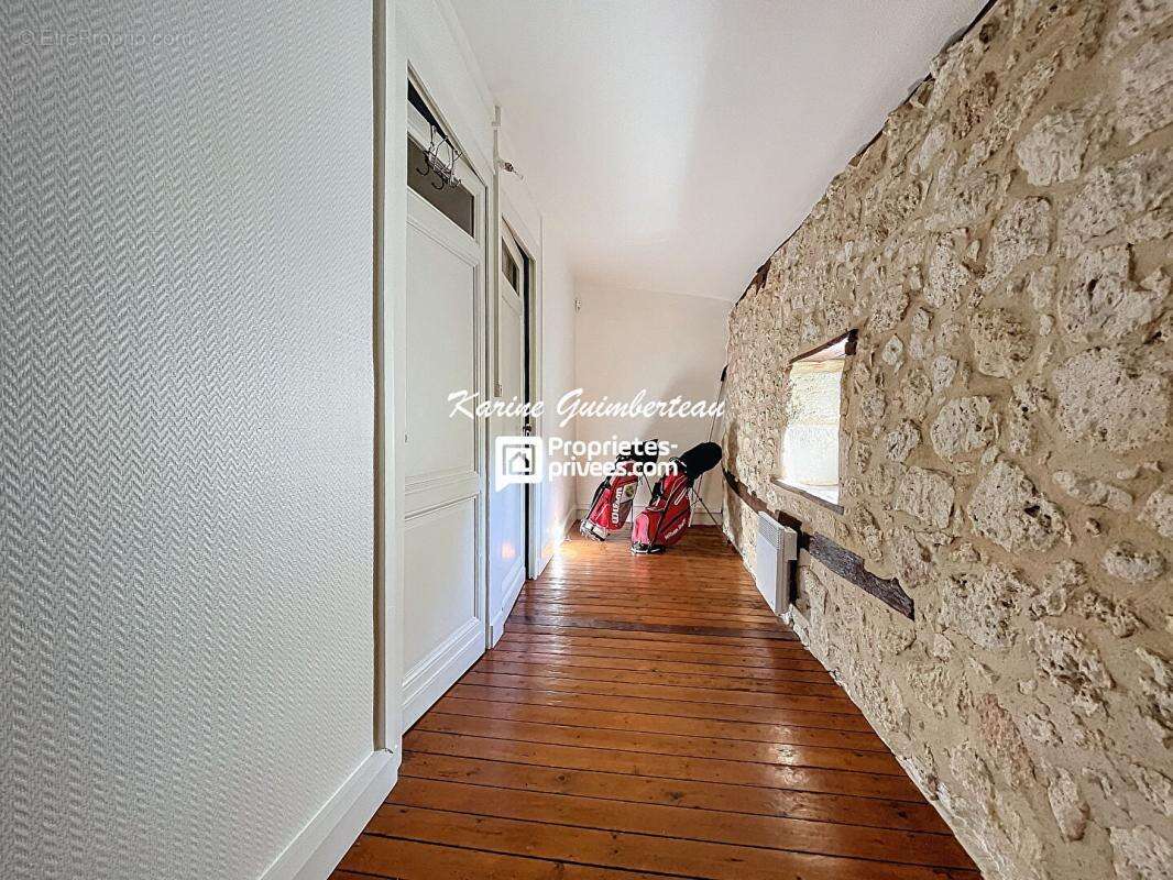 Maison à FRONSAC