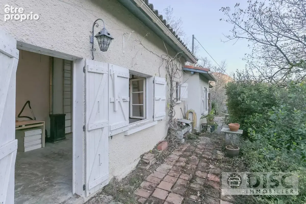 Maisonnette à rénover avec belles vues sur la vallée - photo 3