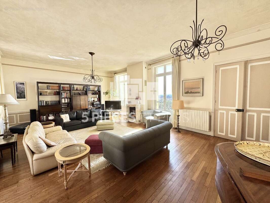 Maison 280 m² à Saint-Prix  - photo 3