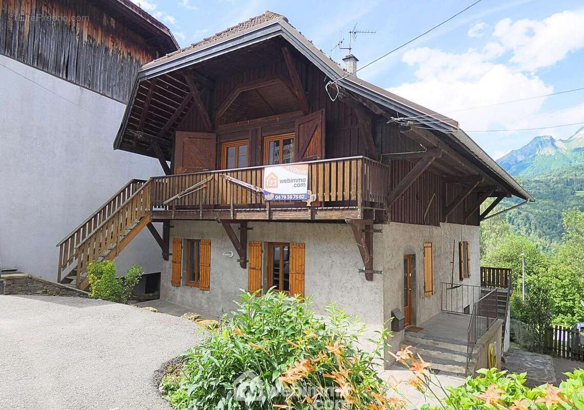 Située au chef-lieu d?Ugine, découvrez cette maison de 160 m² sur son terrain de 739 m²