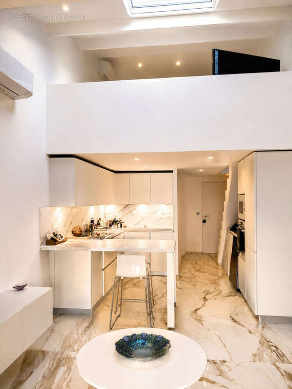 A Saint-Mandrier-sur-Mer (83430) ,Quartier Pin Rolland  DUPLEX 2  pièce(s) 44 m2 + vue mer + Parking - photo 2