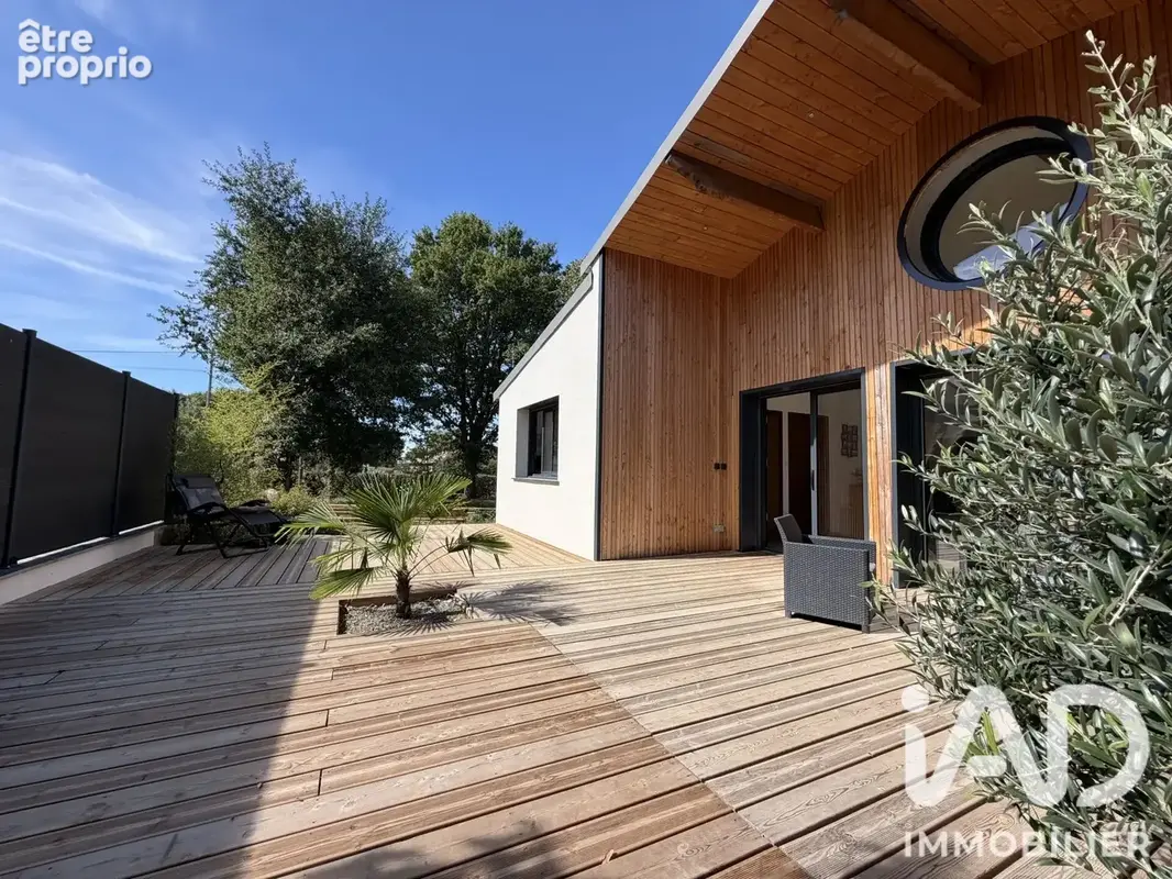 Photo 1 - Maison à ISSE
