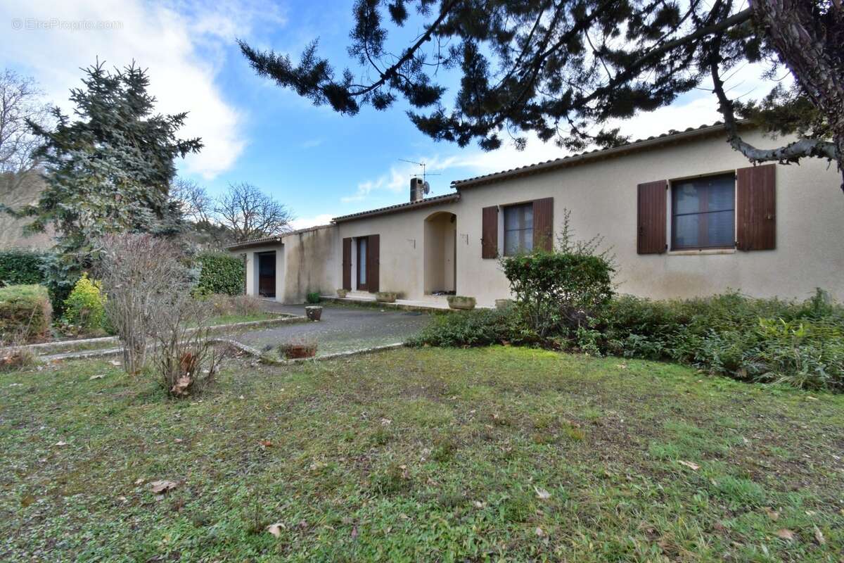 VILLA de plain-pied de 143 m² avec piscine sur 1 378 m² de terrain clos - photo 21