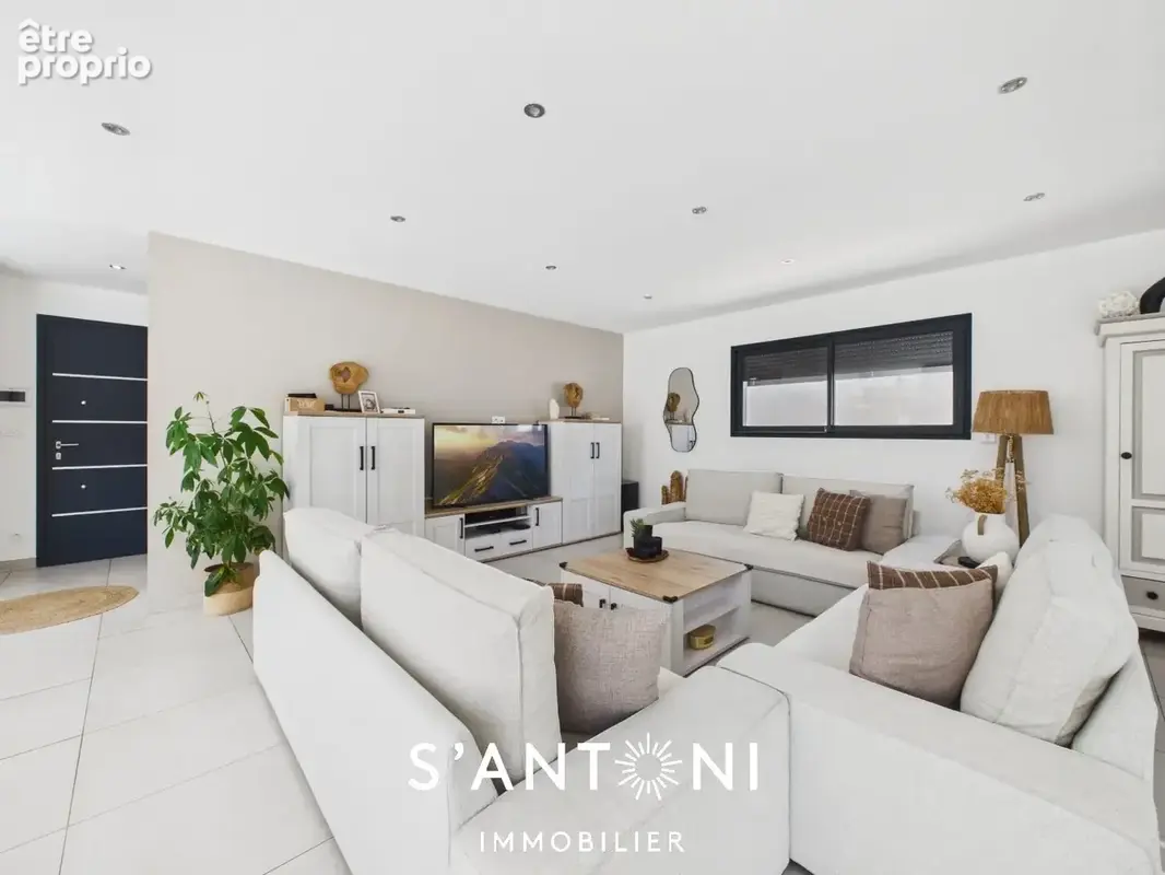 ADISSAN  Villa contemporaine T5 avec piscine - photo 3