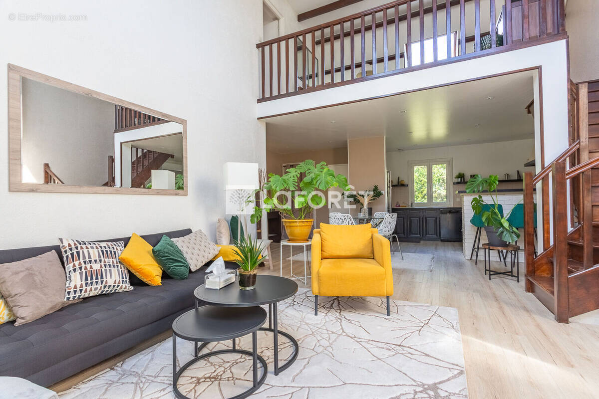 Maison à VARENNES-JARCY