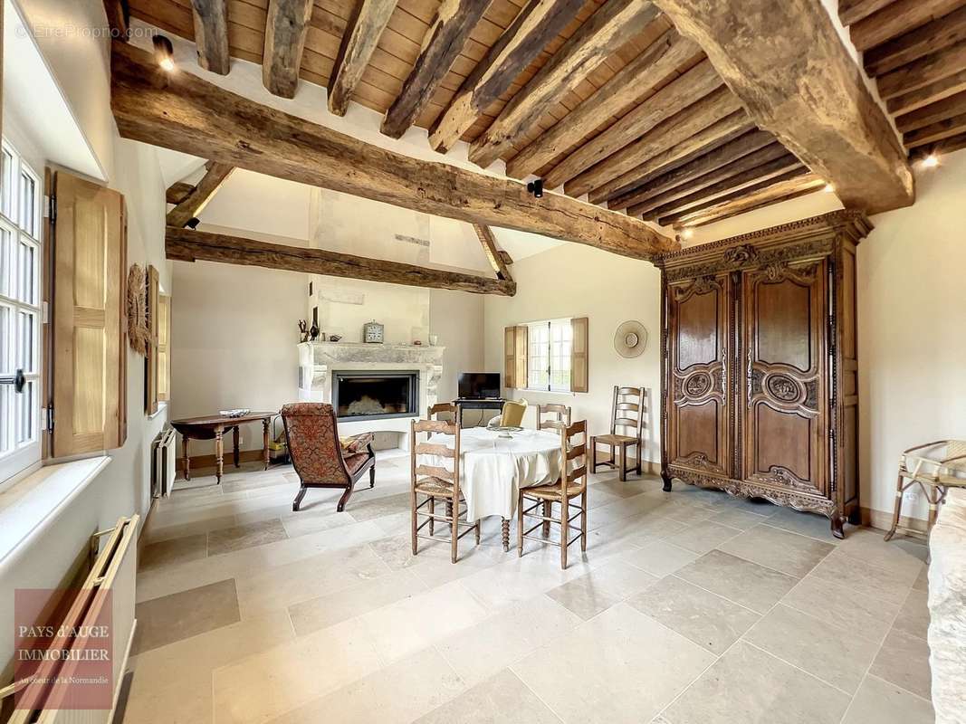 Maison à SAINT-PIERRE-SUR-DIVES