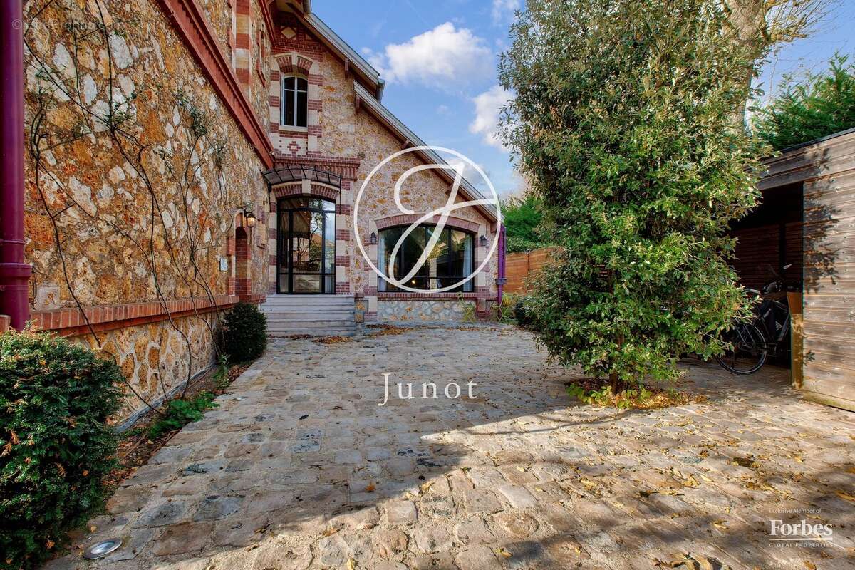 Vaucresson - PLATEAU DE CAZES - Maison 292 m² - 4 chambres - Terrain 720m² - photo 19