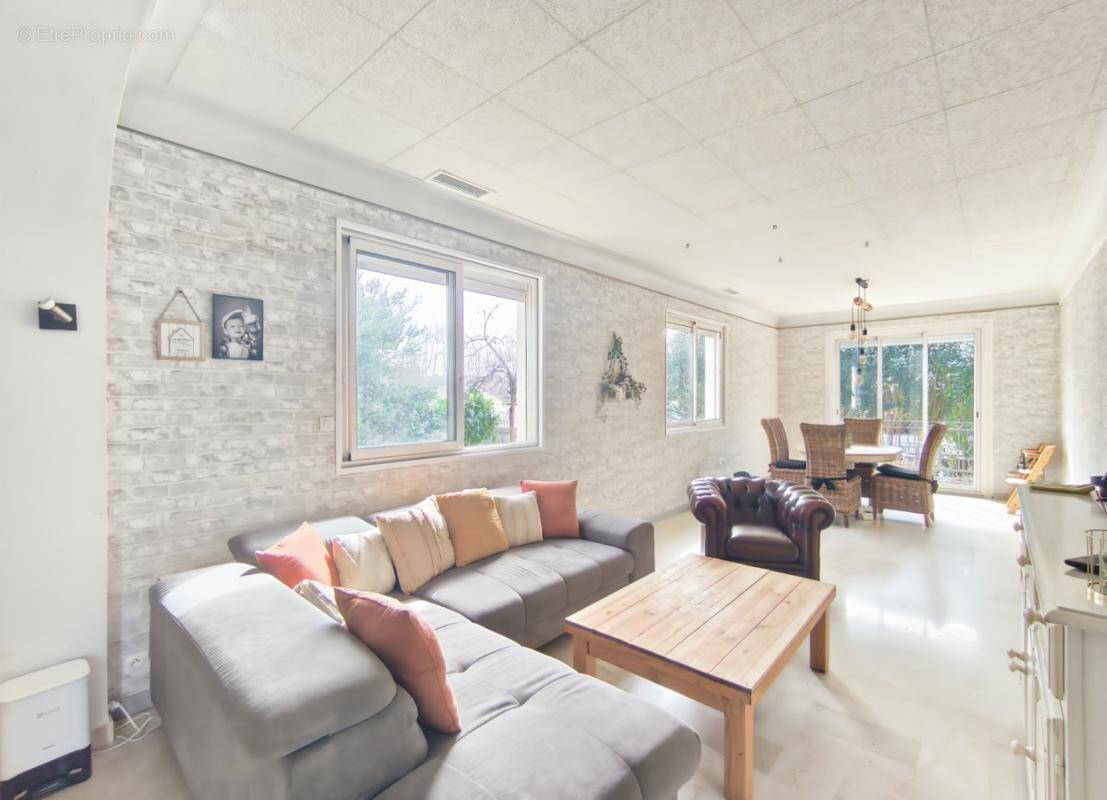 Appartement à MAUGUIO