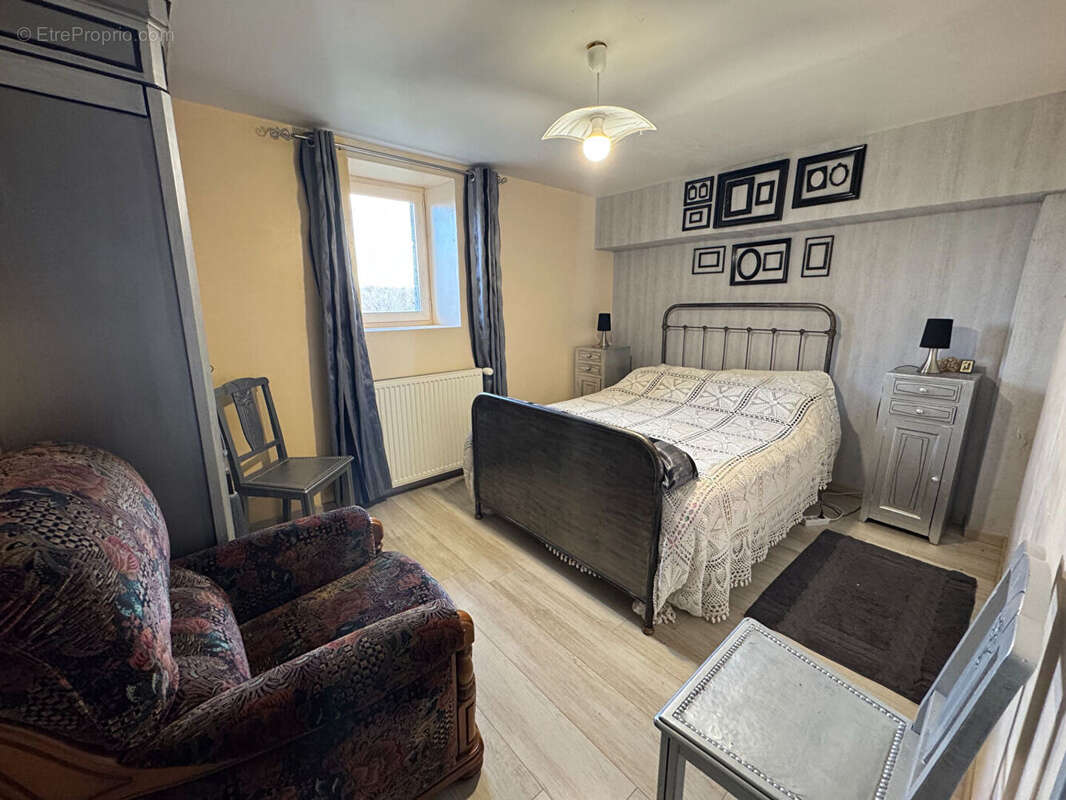 Terrain à AZERABLES