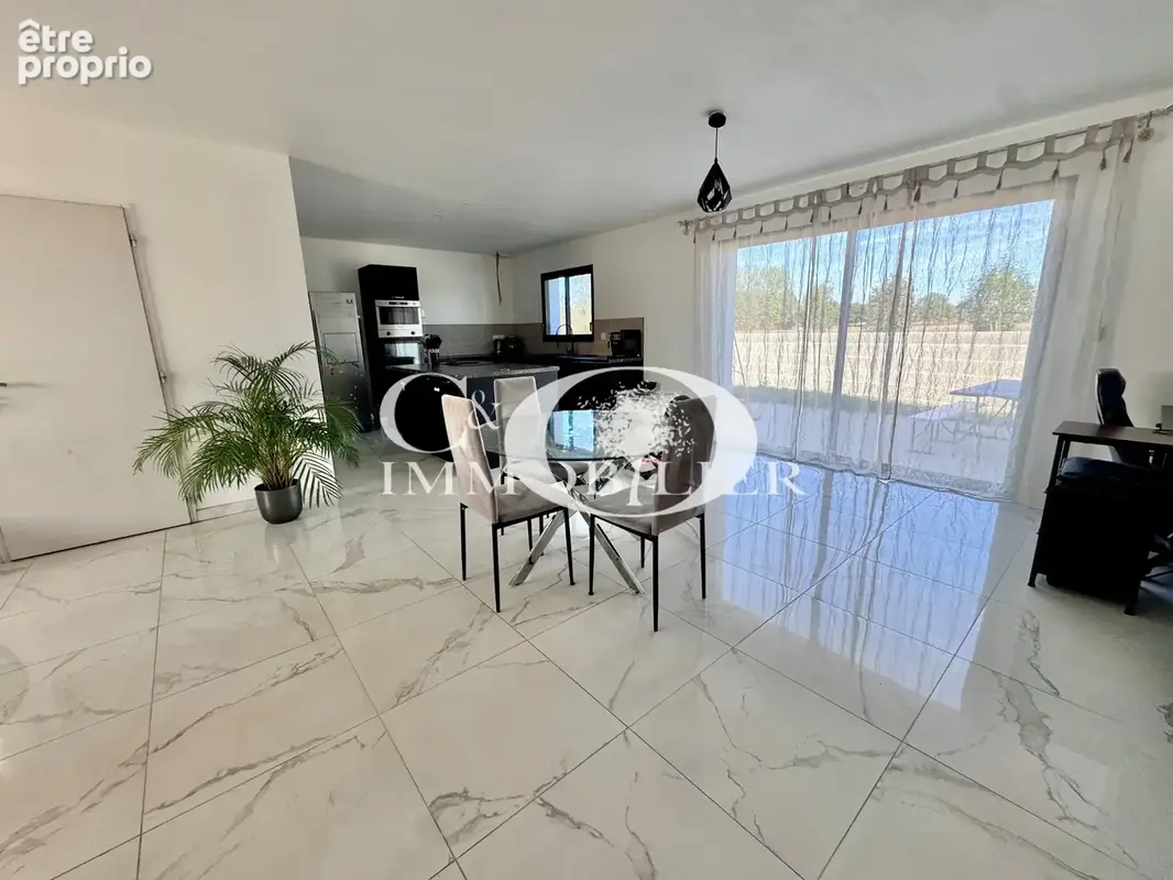 Maison de  2022 située dans le bourg - photo 11