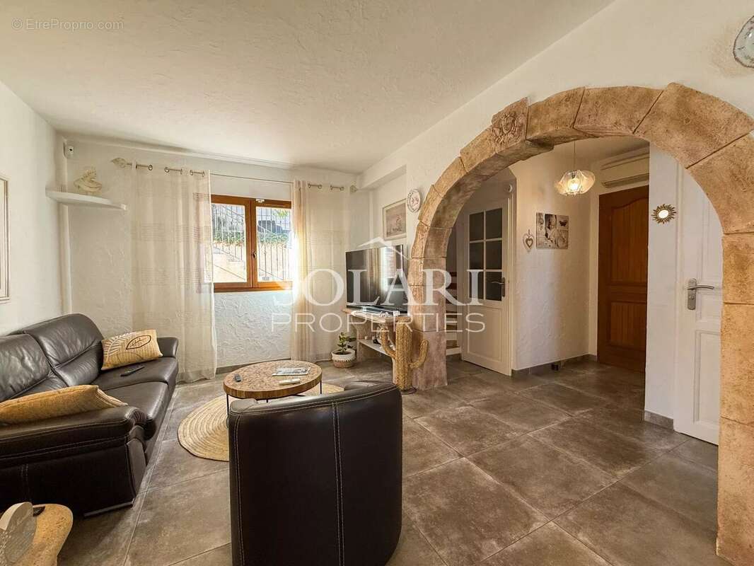 Maison à MANDELIEU-LA-NAPOULE