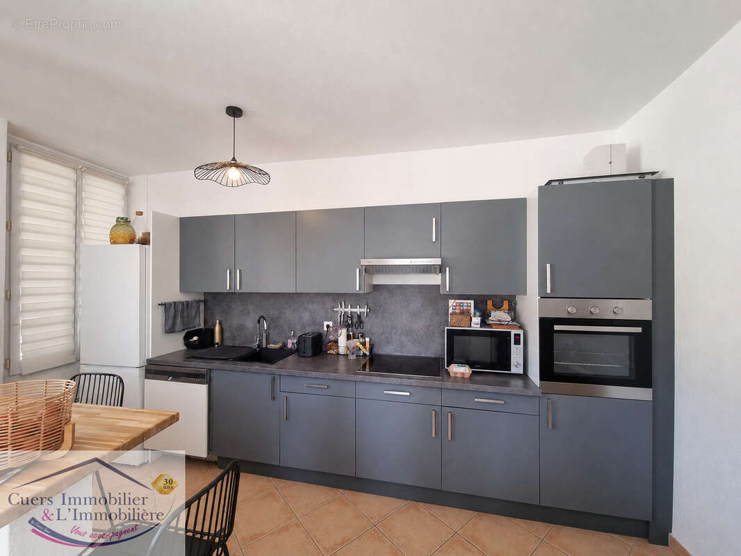 Appartement à SOLLIES-PONT