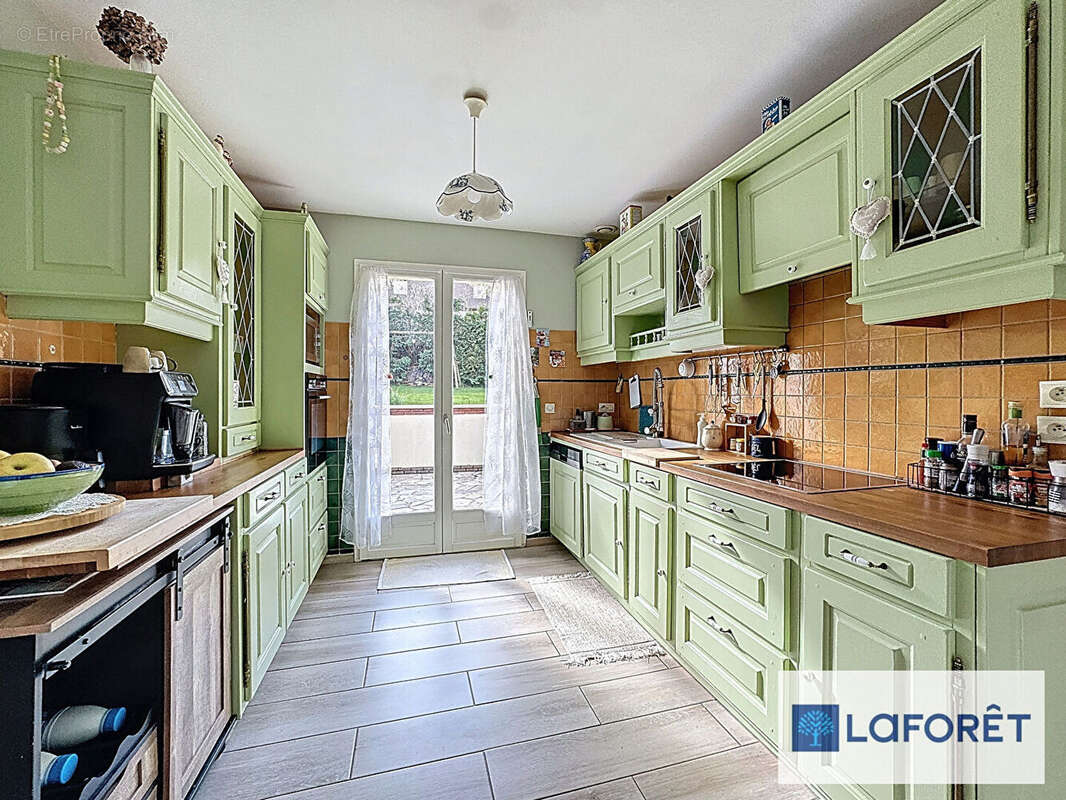 Maison à NEAUPHLE-LE-CHATEAU