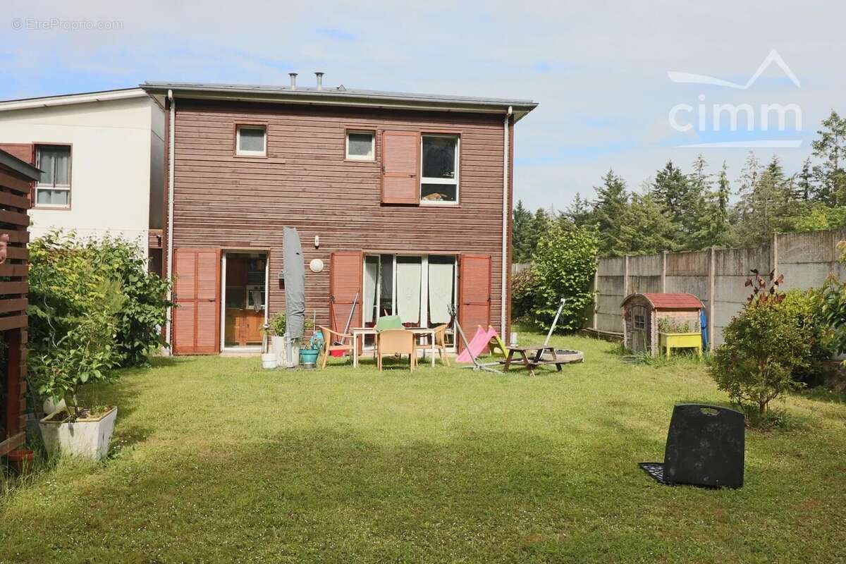 Maison à SAINTE-GENEVIEVE-DES-BOIS