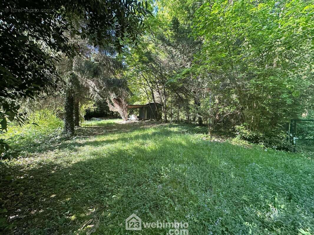 Idéal pour les amateurs de pêche - Terrain à PARFONDRU