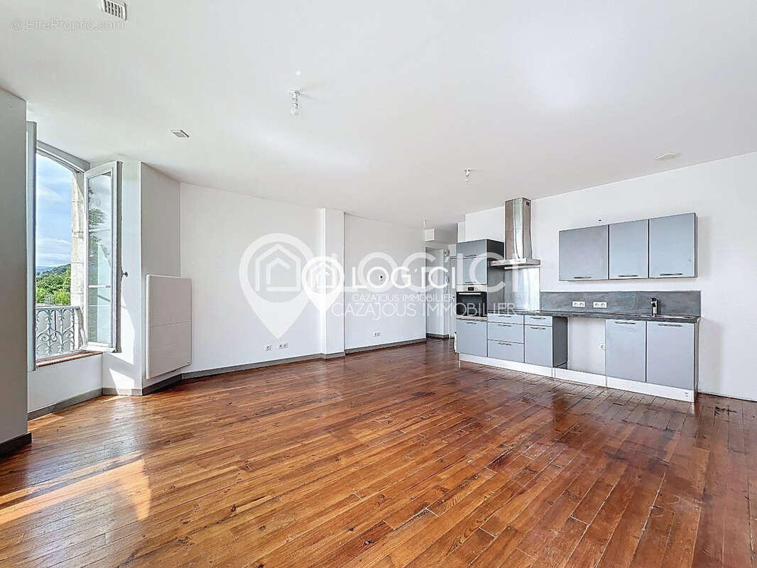 Appartement à NAY