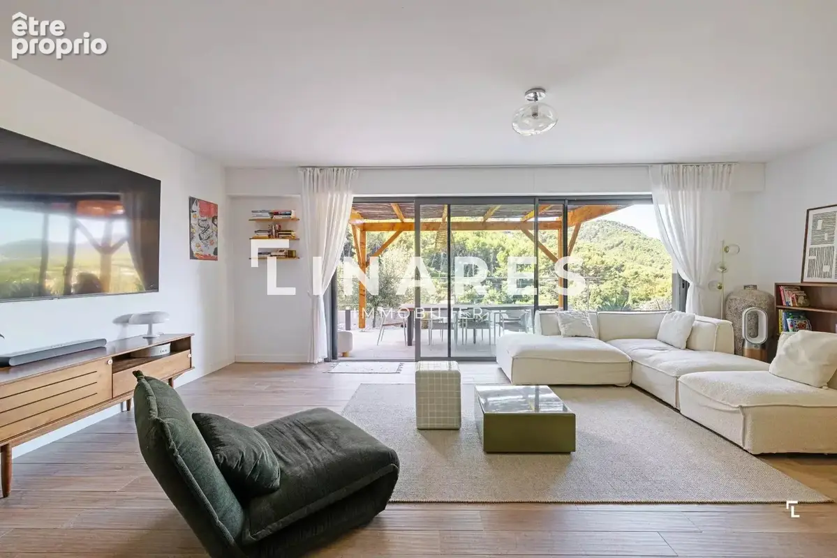 LA SUBLIME - Villa T6 de 232m² dont une dépendance aménagée de 50m² - Piscine - Terrain de 6700m² - 13400 AUBAGNE - photo 4