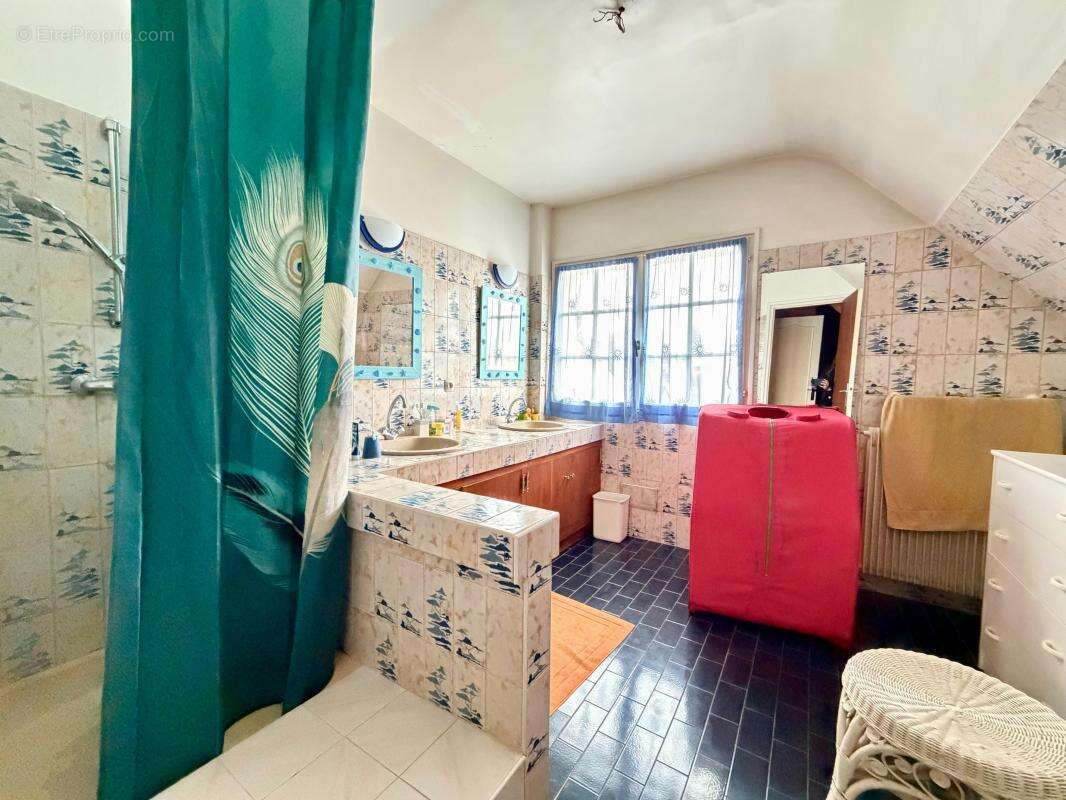 Maison à MAREIL-LE-GUYON