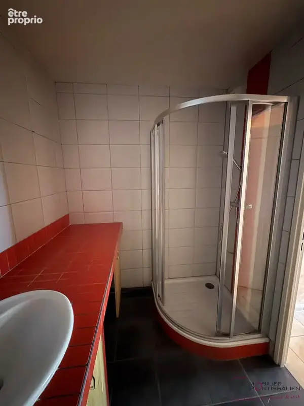 Pontarlier - les epinettes : appartement de type 3 avec ascenseur, terrasse, cave, box en sous-sol et parking - photo 5