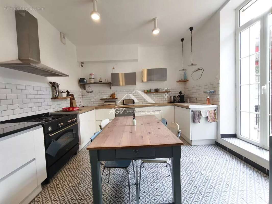 Maison à SAINT-JULIEN-LES-ROSIERS