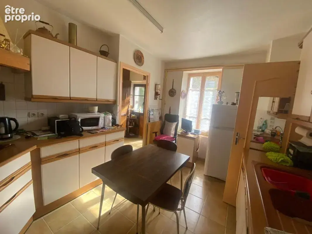 Maison avec cour et dépendance - photo 3
