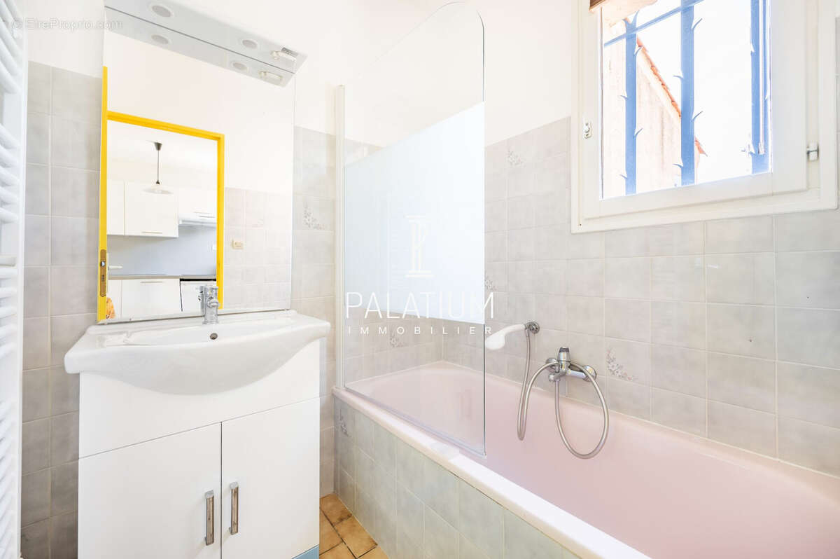 Appartement à GREOUX-LES-BAINS