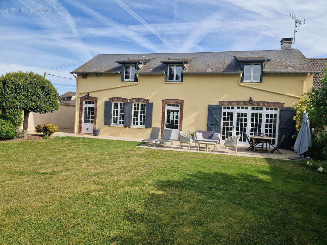 Maison à HOUDAN