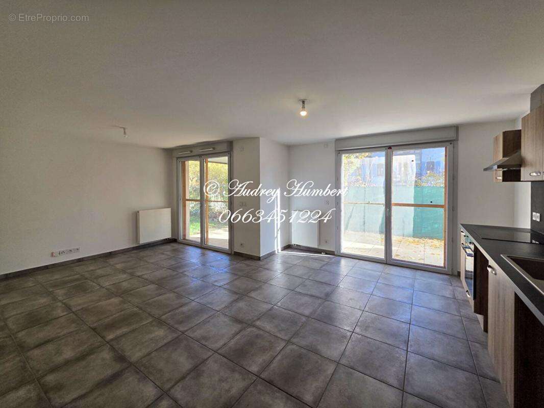 En RDC d'une résidence prisée, BEL APPARTEMENT T3 DE 67 M²  avec jardin, place de parking, terrasse et possibilité de garage en  - photo 3