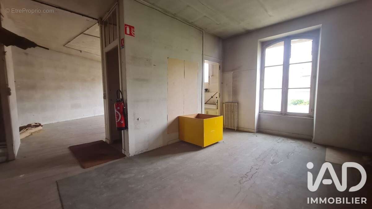 Appartement 528 m² à Reims  - photo 3