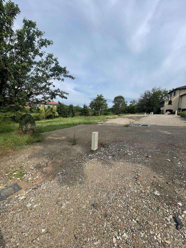 Terrain à FRANCHEVILLE