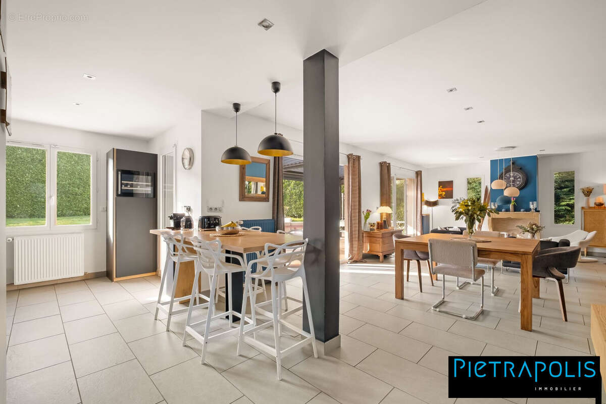 Maison 226 m² à Dardilly  - photo 8