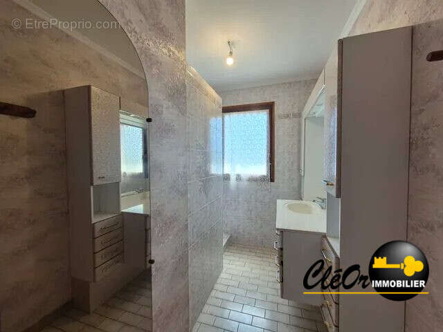 Maison 84 m² à Sassenay  - photo 7