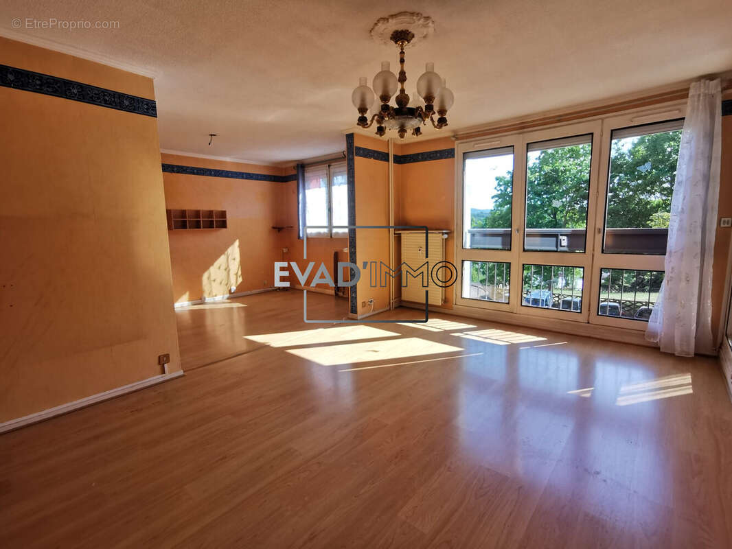 Appartement à SAINT-ETIENNE